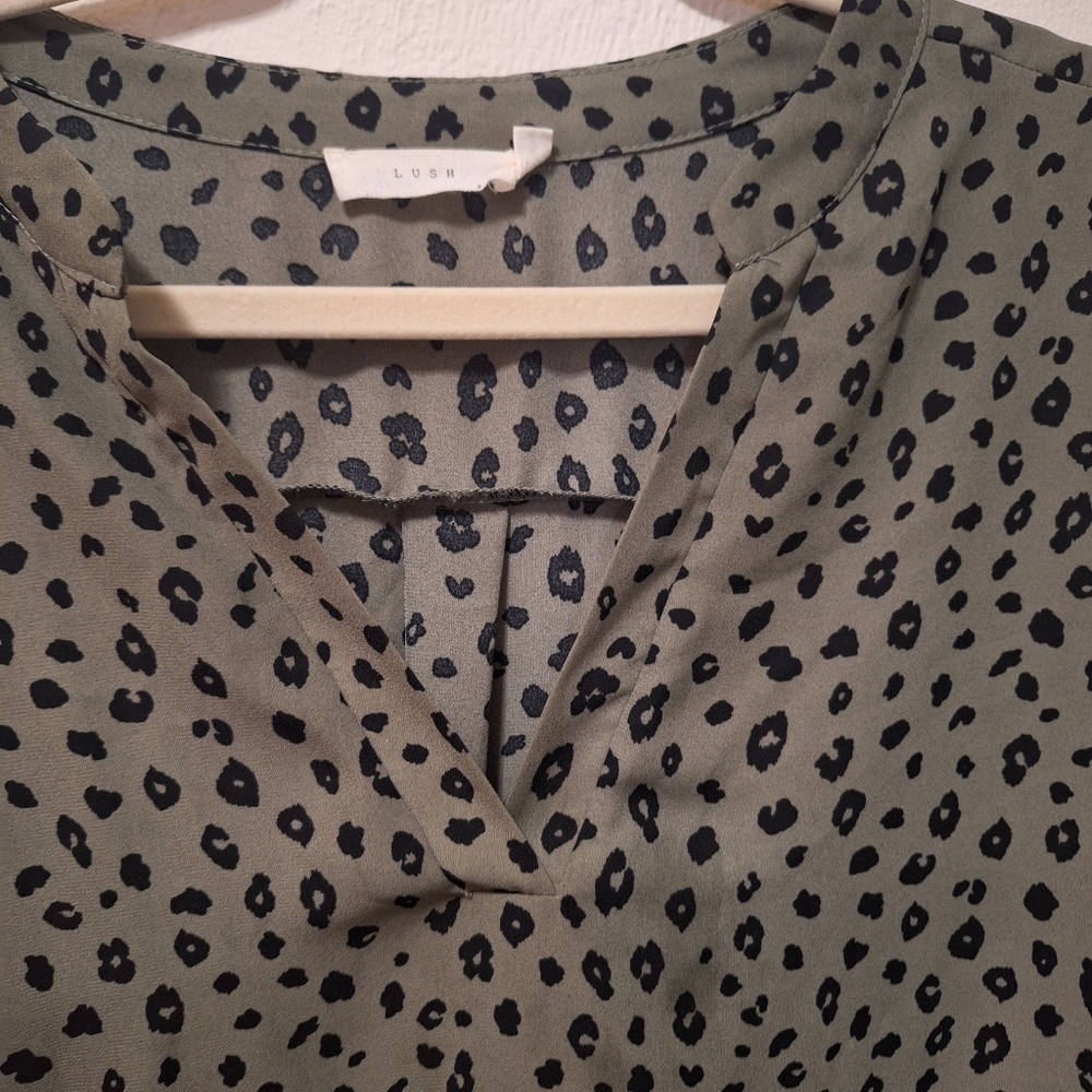 Olive Green Leopard Print Women's Top 3x - Picture 4 of 7